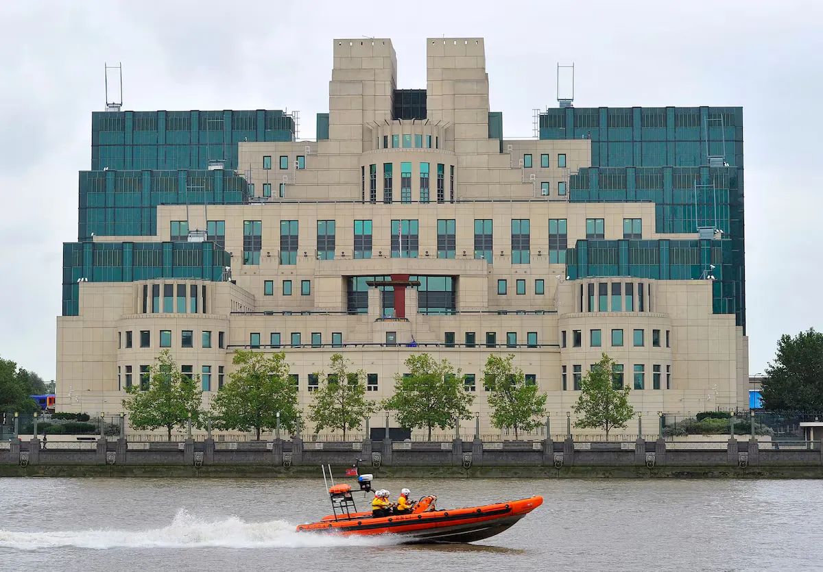 Глава MI6 попередила про агресивну Росію: нові загрози Європі та Україні